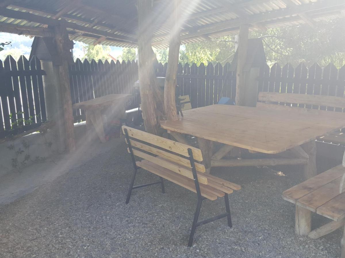 Pokoje Goscinne U Gochy Ustrzyki Dolne Exterior foto
